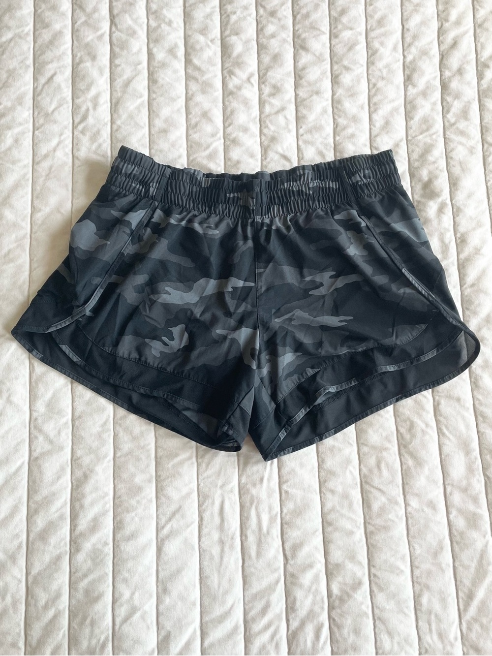Athleta Mesh Racer Run Shorts 4”
